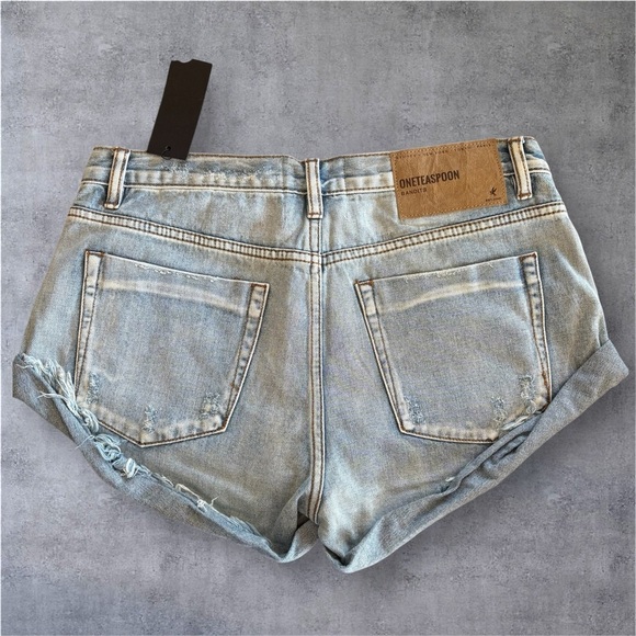 ONE TEASPOON Low-Waisted Bandit Denim Shorts (color Hendrixe) - Picture 4 of 16